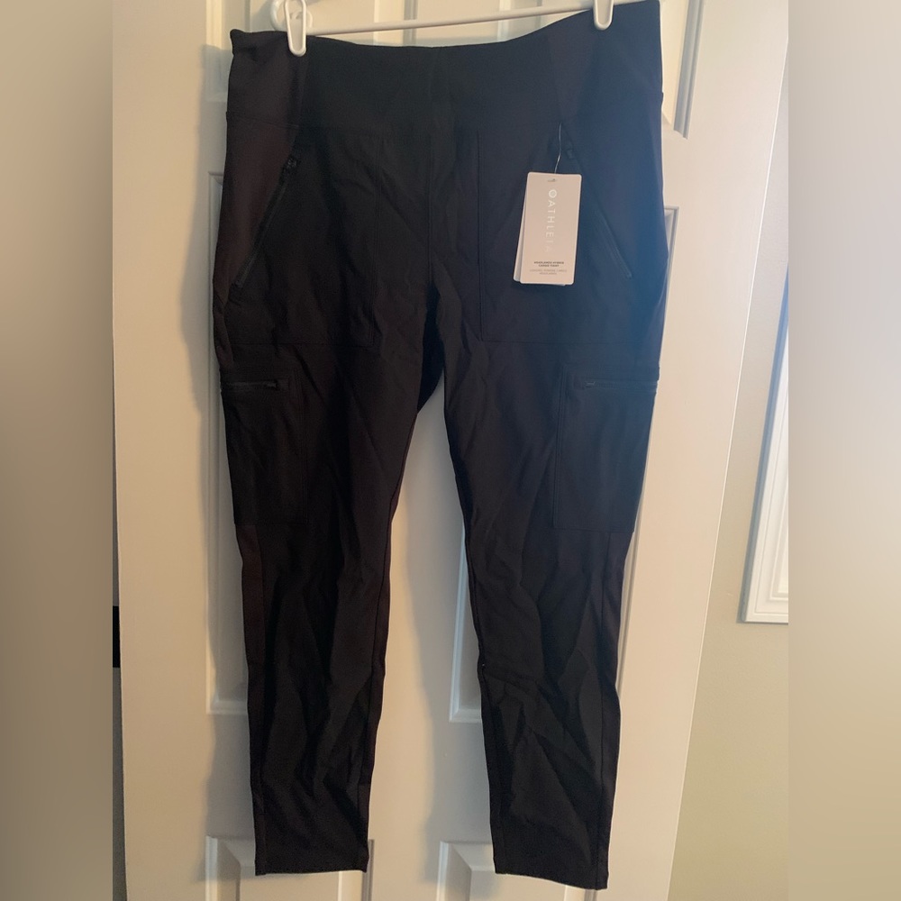 NWT Athleta Black Headlands Hybrid Cargo Tight-Size 18